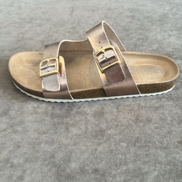 Cat & Jack sandals. Double strap buckle. Color- rose gold. Size 3 - Picture 4 of 7
